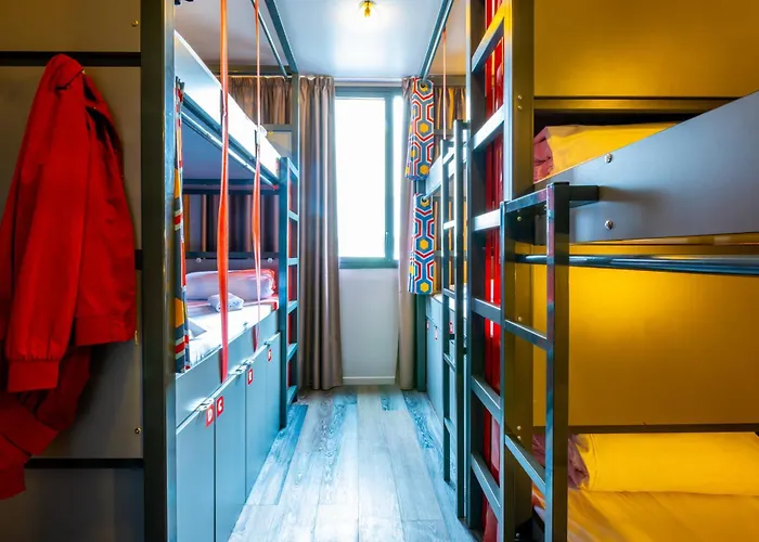 People - Belleville IEx Les PiaulesIAuberge de Jeunesse Paris